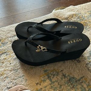 Guess charm platform sandals 🩴